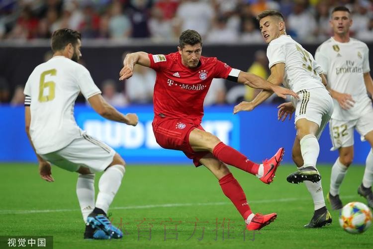 莱万:你永远不能低估皇马 凯恩想破我纪录很难 莱万:你永远不能低估皇马 凯恩想破我纪录很难